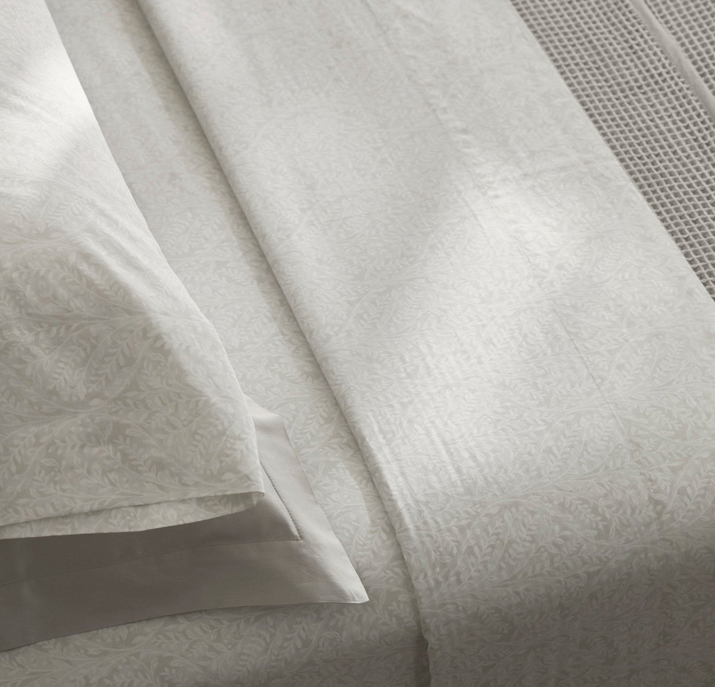 Signature Hemmed Sheet Set - Mist Climbing Vine