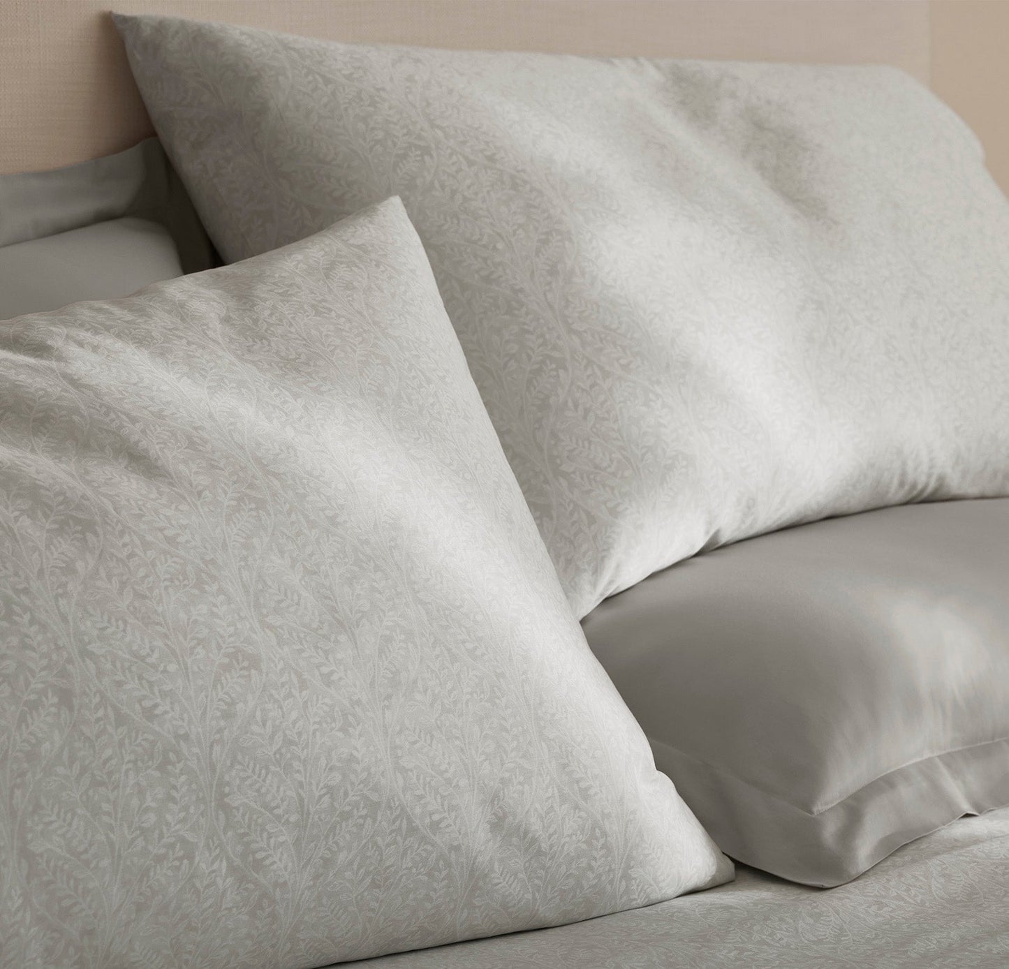 Signature Hemmed Sheet Set - Mist Climbing Vine