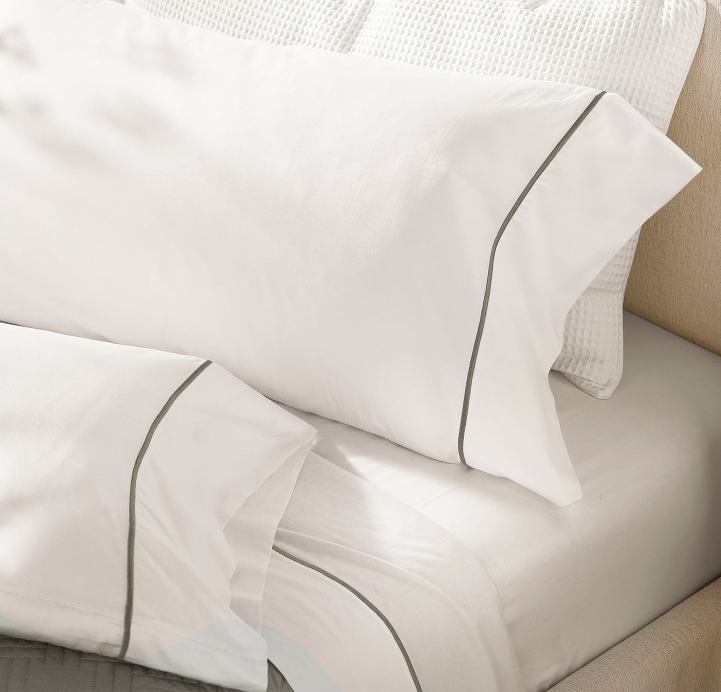 Signature Hemmed Sheet Set - White/Juniper Embroidered